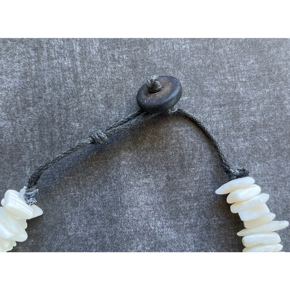 Vtg Puka Shell Necklace White Surfsafe Clasp 7.5 Inches in Diameter - Picture 2 of 3